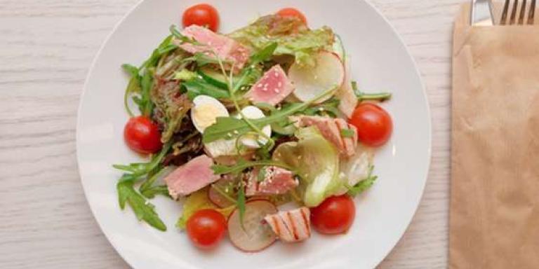 Салат с тунцом, рукколой и приправой MAGGI® - рецепт приготовления с фото