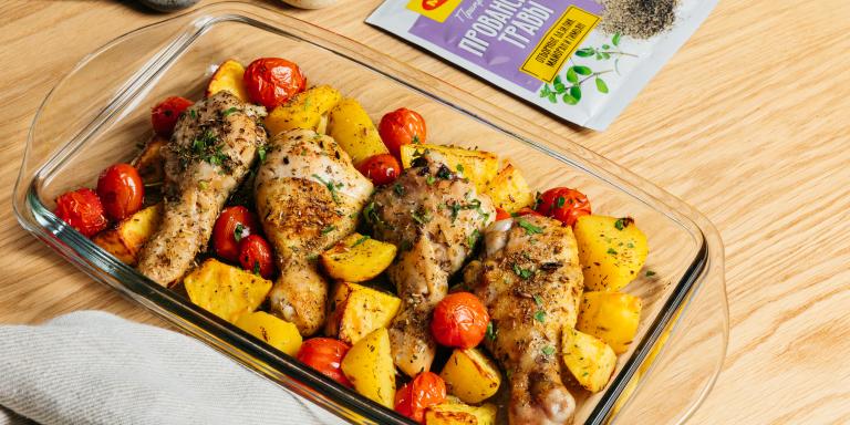 Куриные голени с картошкой и помидорами черри - рецепт приготовления с фото от Maggi.ru