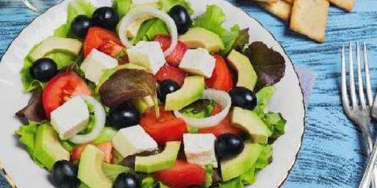 Салат из авокадо и помидоров с маслинами - рецепт с фото от Магги