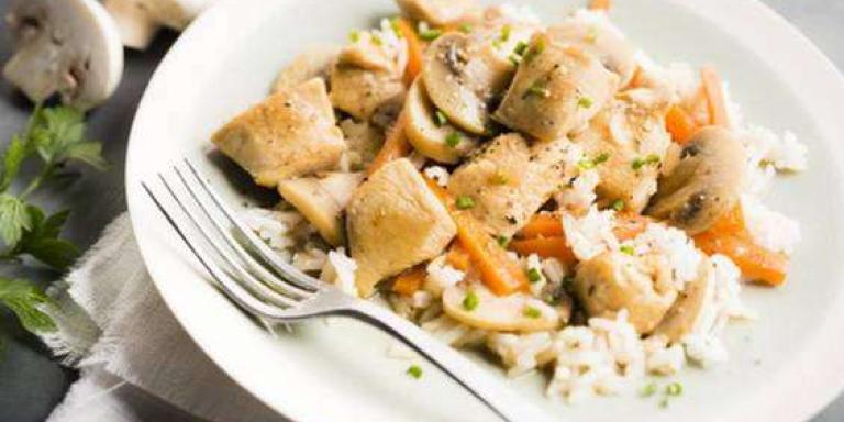 Как приготовить вкусный рис с курицей и грибами в мультиварке | maggi.ru