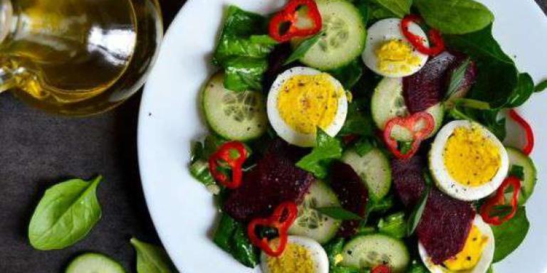 Салат из свеклы со свежим огурцом и шпинатом, пошаговый рецепт с фото