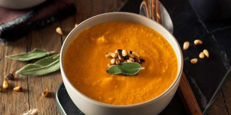 Суп из тыквы с морковью с кедровыми орехами — рецепт с фото от Maggi.ru