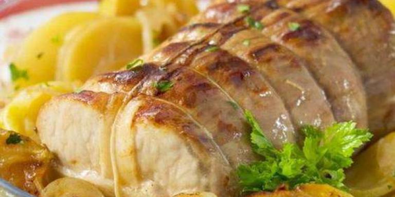 Запеченная свинина с яблоками и картофелем - рецепт с фото от Магги