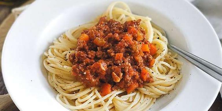 Спагетти болоньезе с чесноком и сельдереем — пошаговый рецепт с фото от Maggi.ru