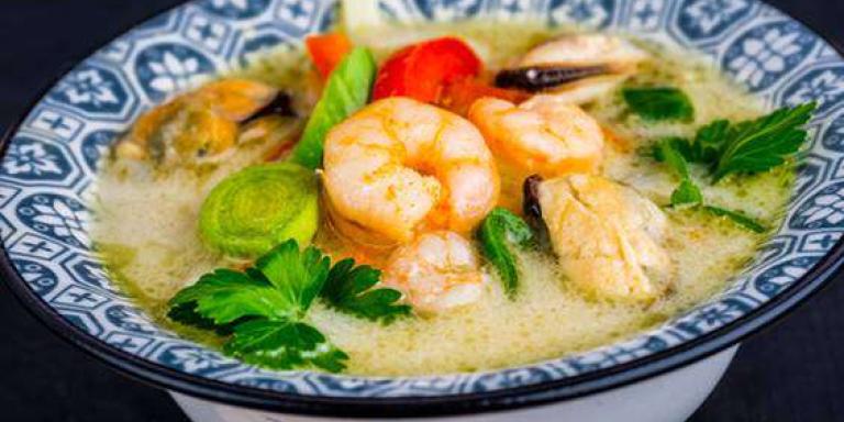 Тайский суп с кокосовым молоком и креветками — рецепт с фото от Maggi.ru