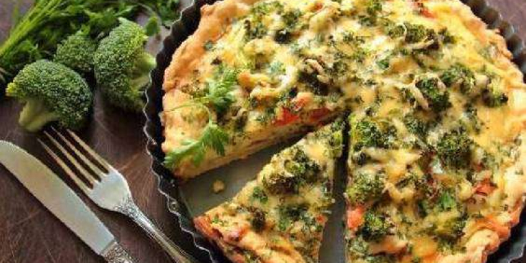 Quiche with broccoli and feta cheese by timolina on @creativemarket Рецепты